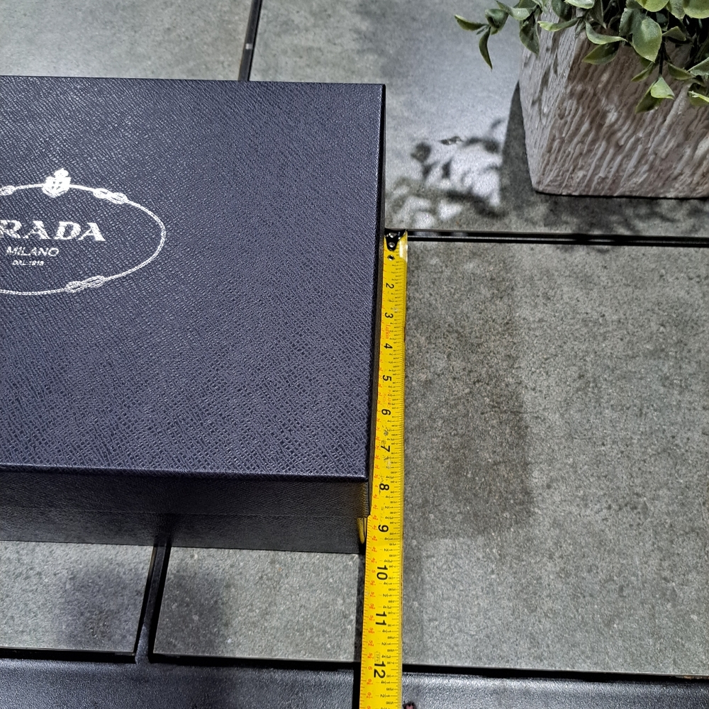 Prada Box - Picture 3 of 7